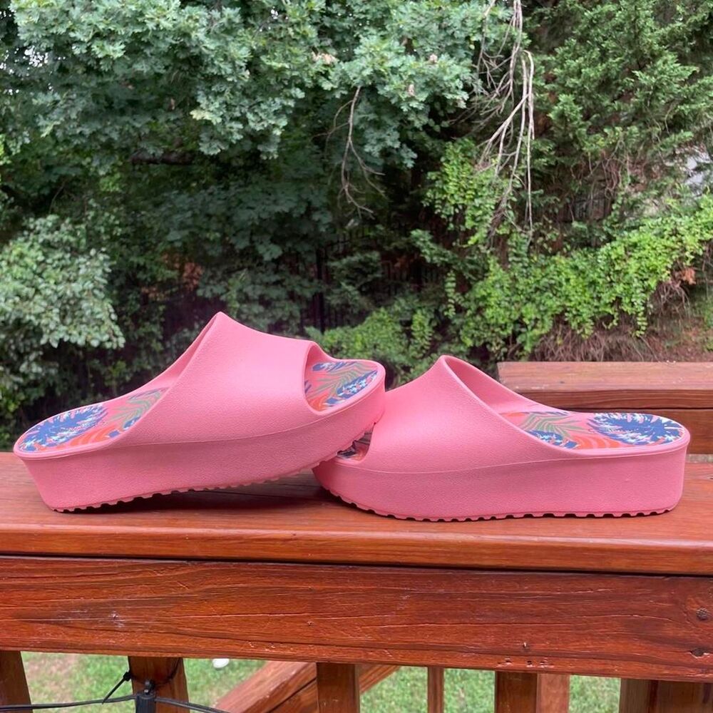 Bare traps Women's 11 Pinkish coral platform Sandals